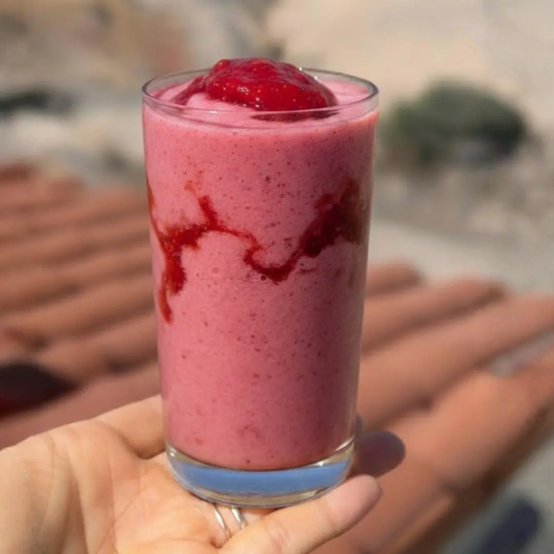 Gesunder Smoothie mit Beeren