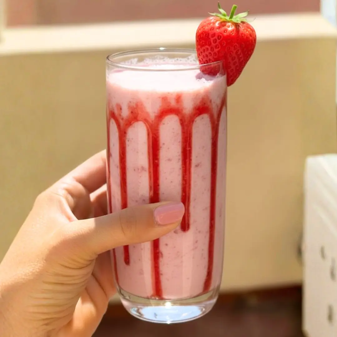 Gesunder Smoothie mit Erdbeeren